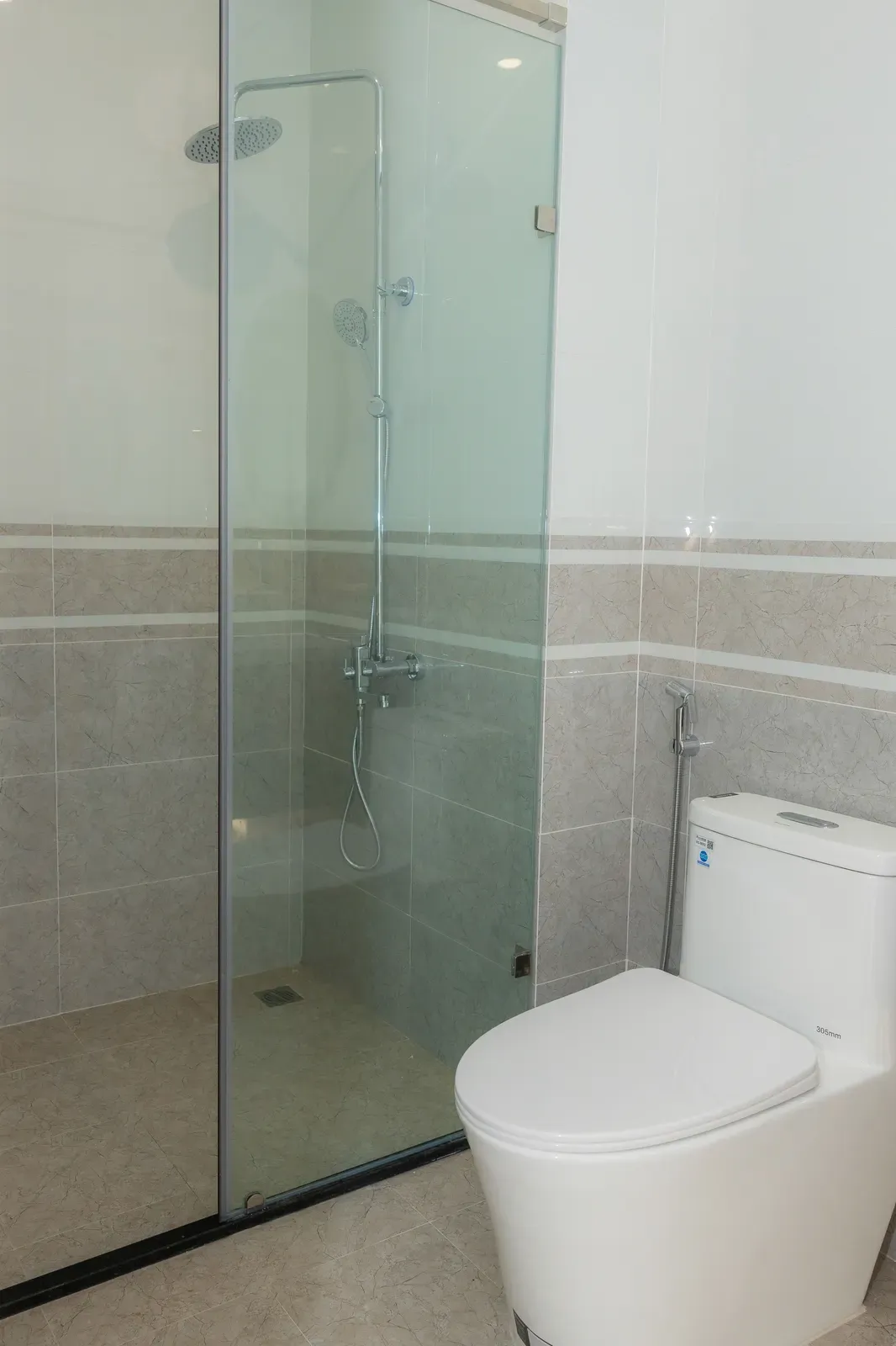 Guest-ready bathroom after a short-term rental turnover