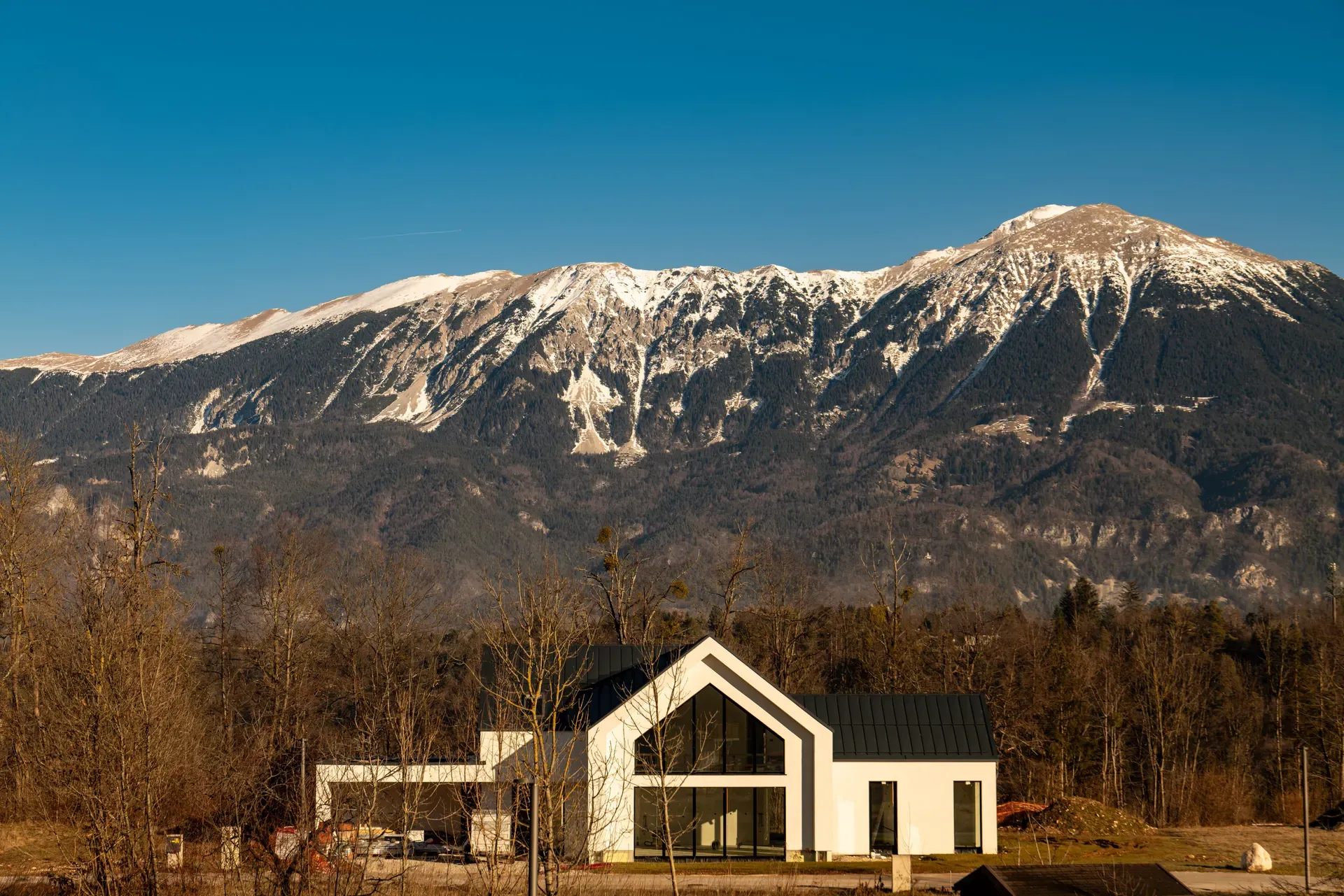 Sunlit Utah Valley home with mountain views — Highline Cleaning