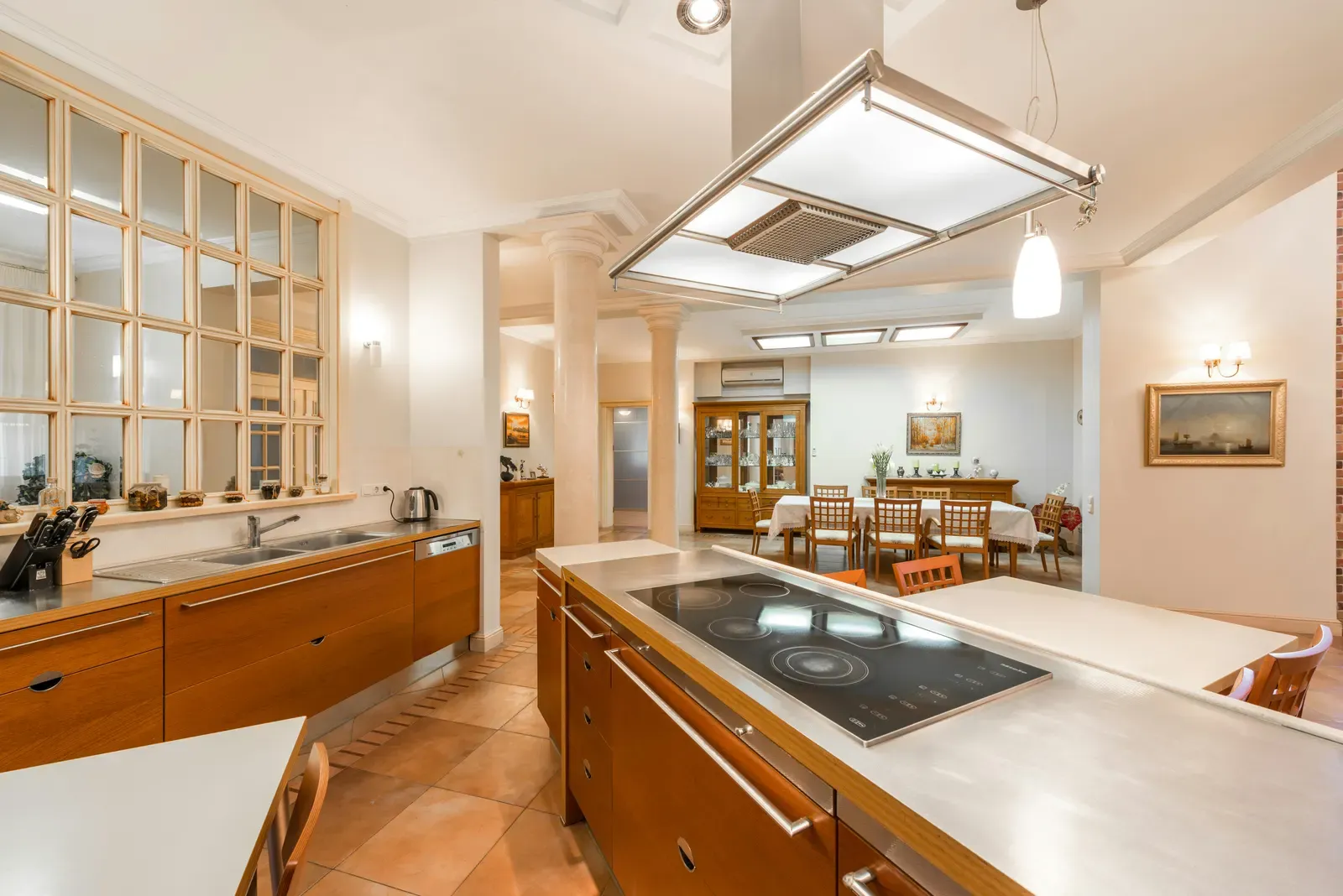 Pristine, freshly cleaned luxury residential kitchen